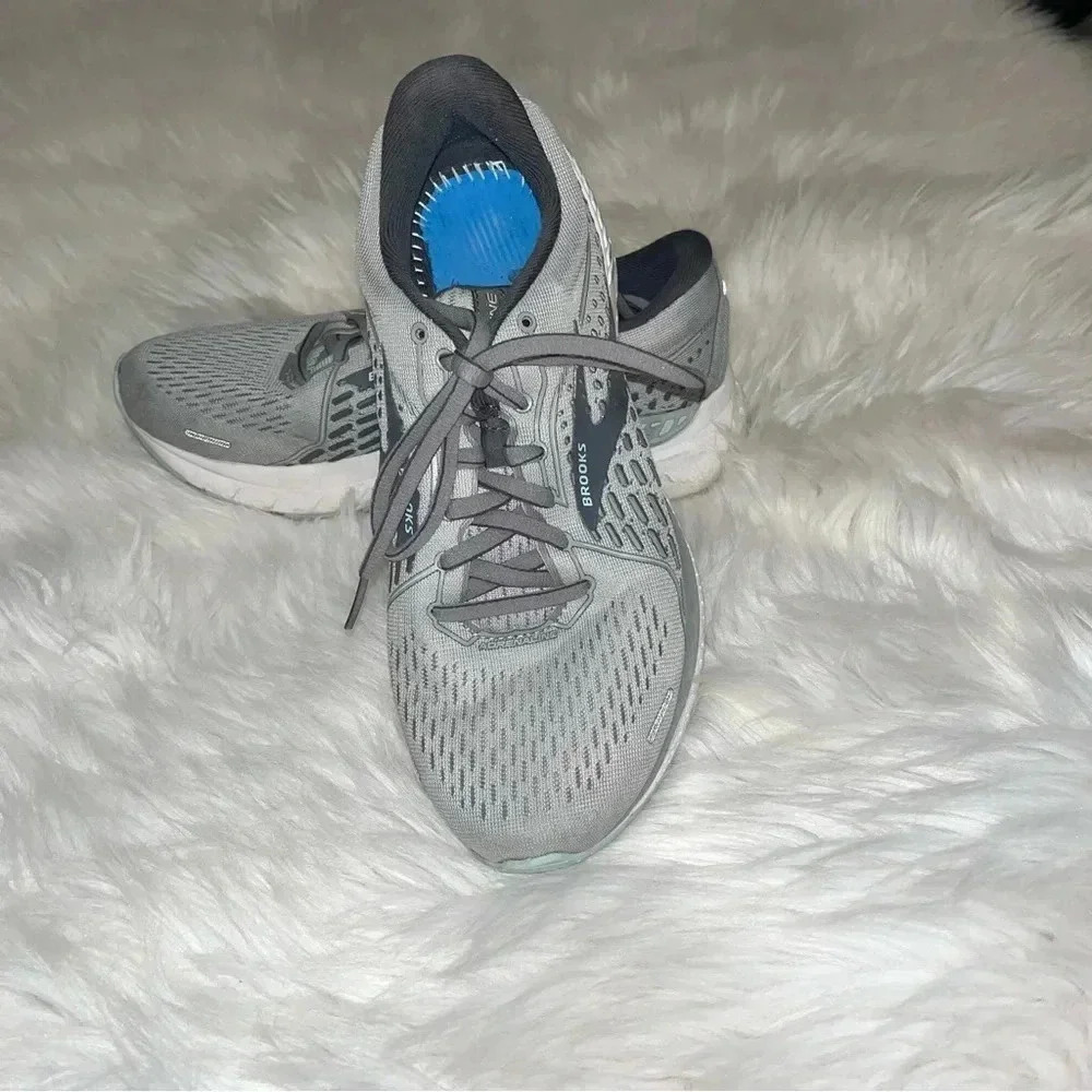 Brooks sneakers / gray/sz7w